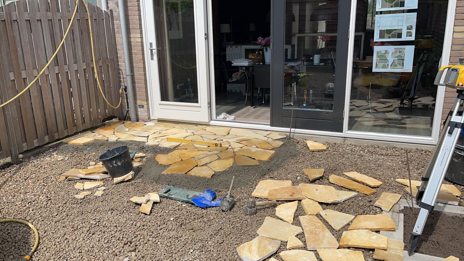 Flagstones verwerkt met Romfix bodemstabilisatie en voegmiddel Romfix pro Flagstones verwerkt met Romfix bodemstabilisatie en voegmiddel Romfix pro