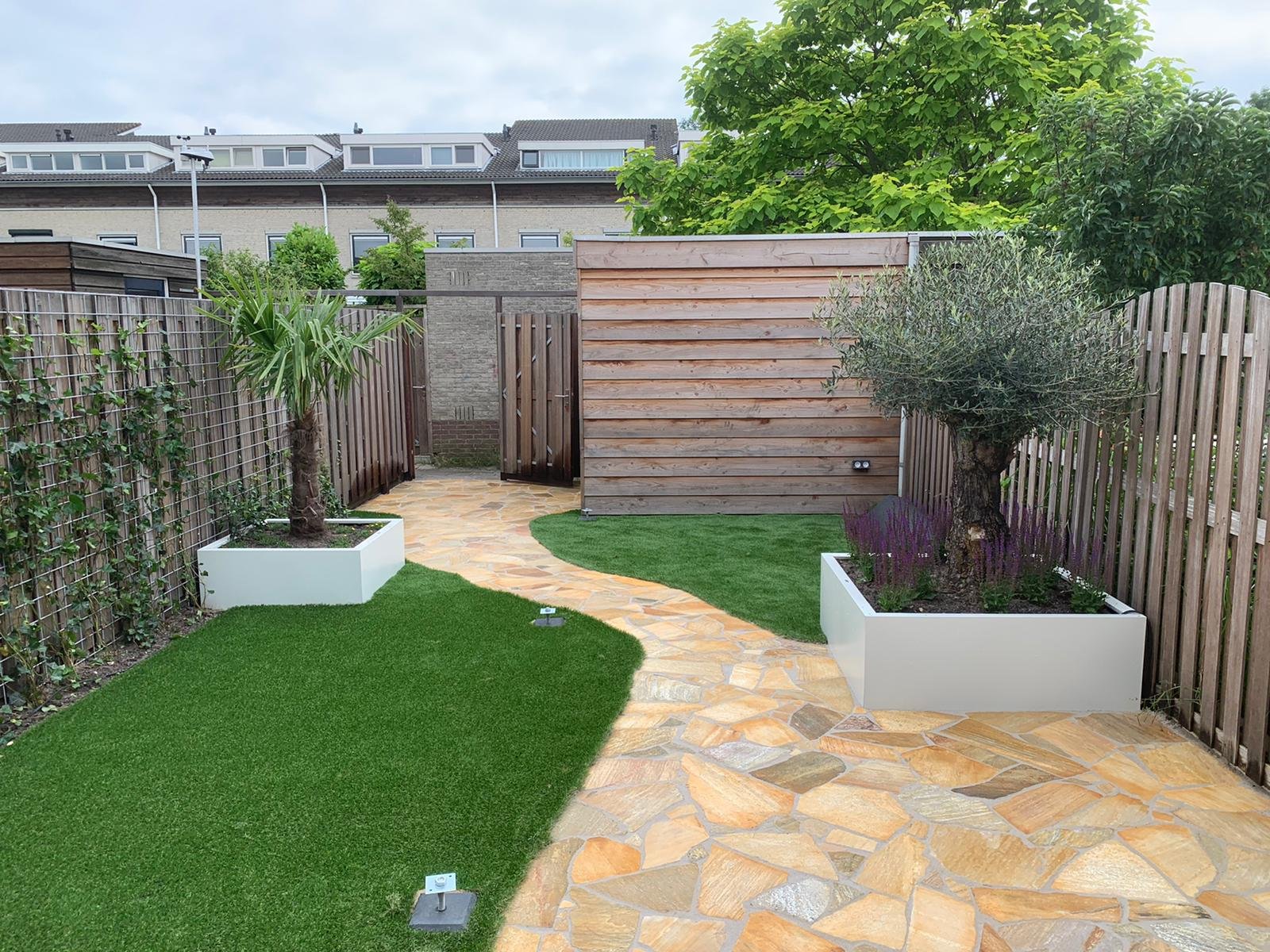 Flagstones verwerkt met Romfix bodemstabilisatie en voegmiddel Romfix pro Flagstones verwerkt met Romfix bodemstabilisatie en voegmiddel Romfix pro