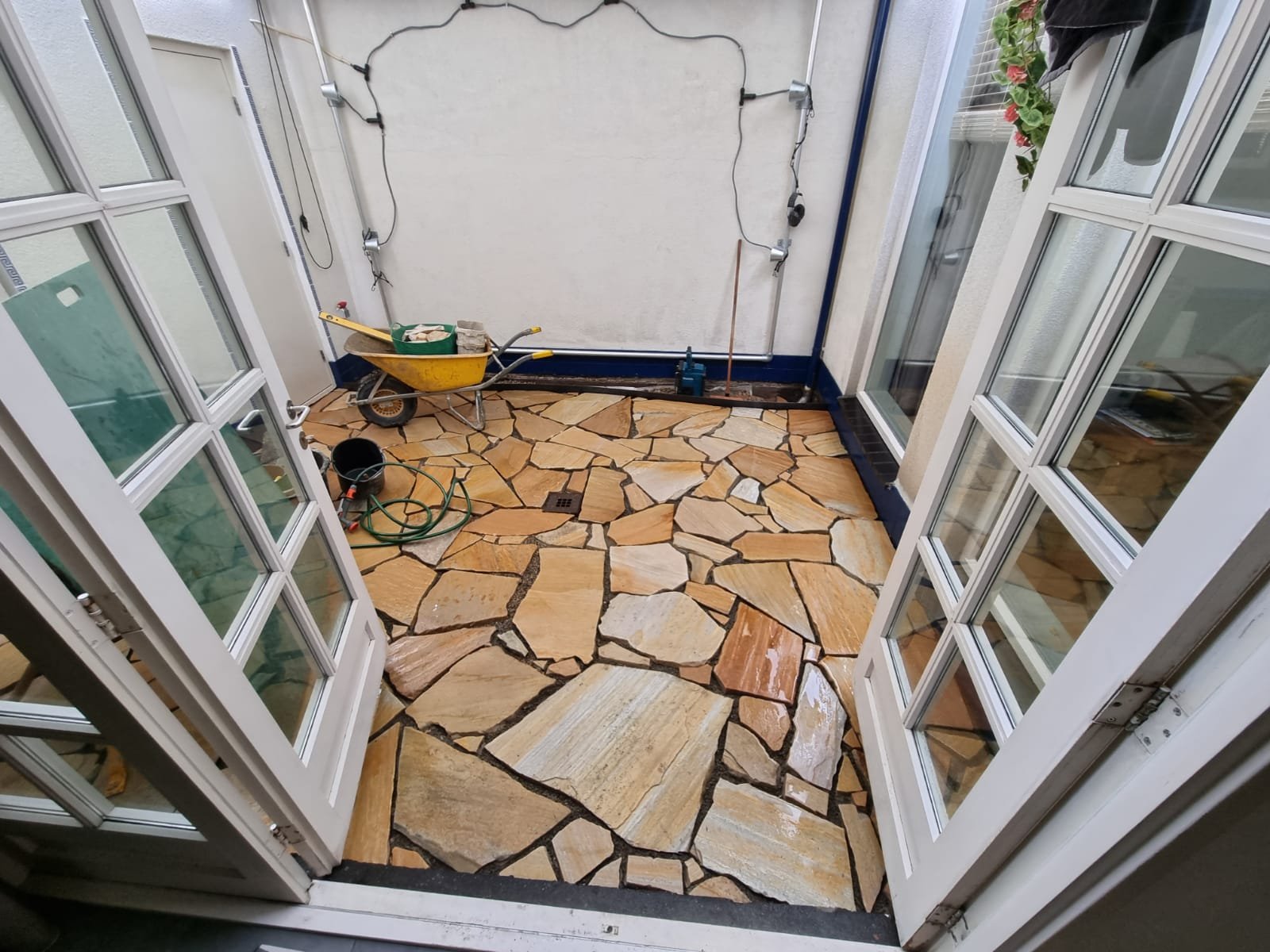 Patio Delft flagstones verwerkt op Romfix Patio Delft flagstones verwerkt op Romfix
