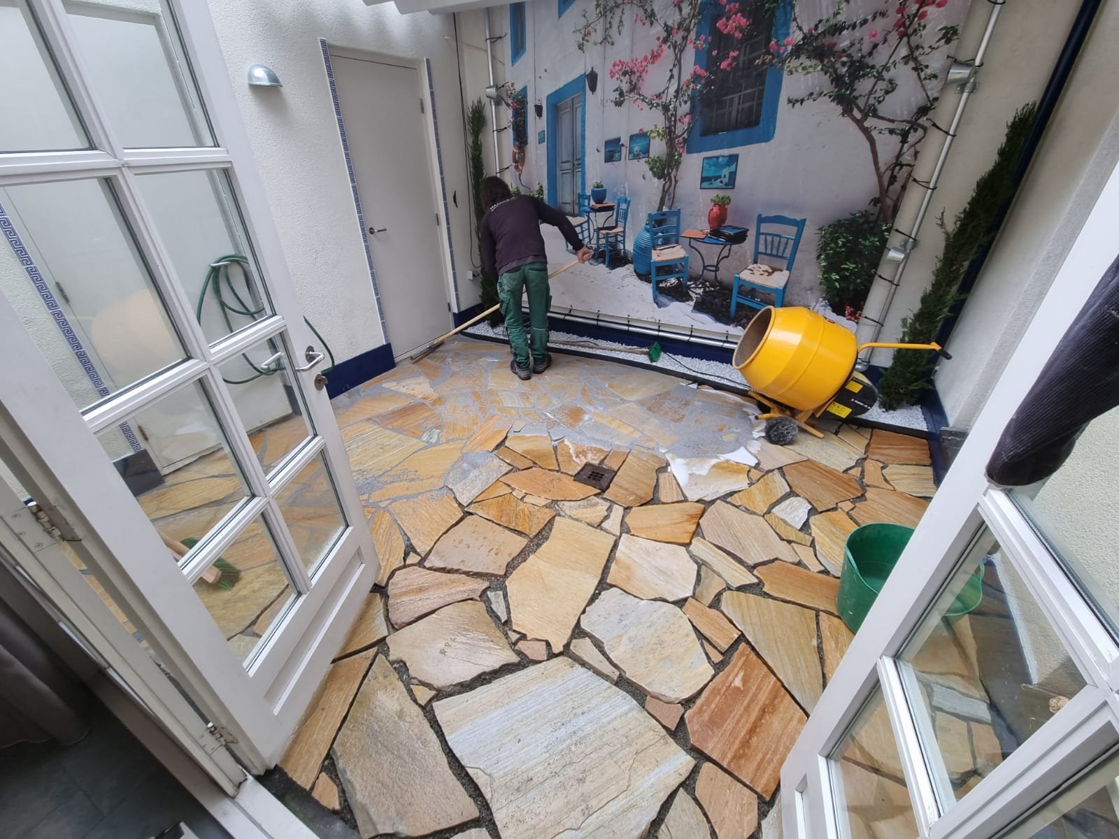 Patio Delft flagstones verwerkt op Romfix Patio Delft flagstones verwerkt op Romfix