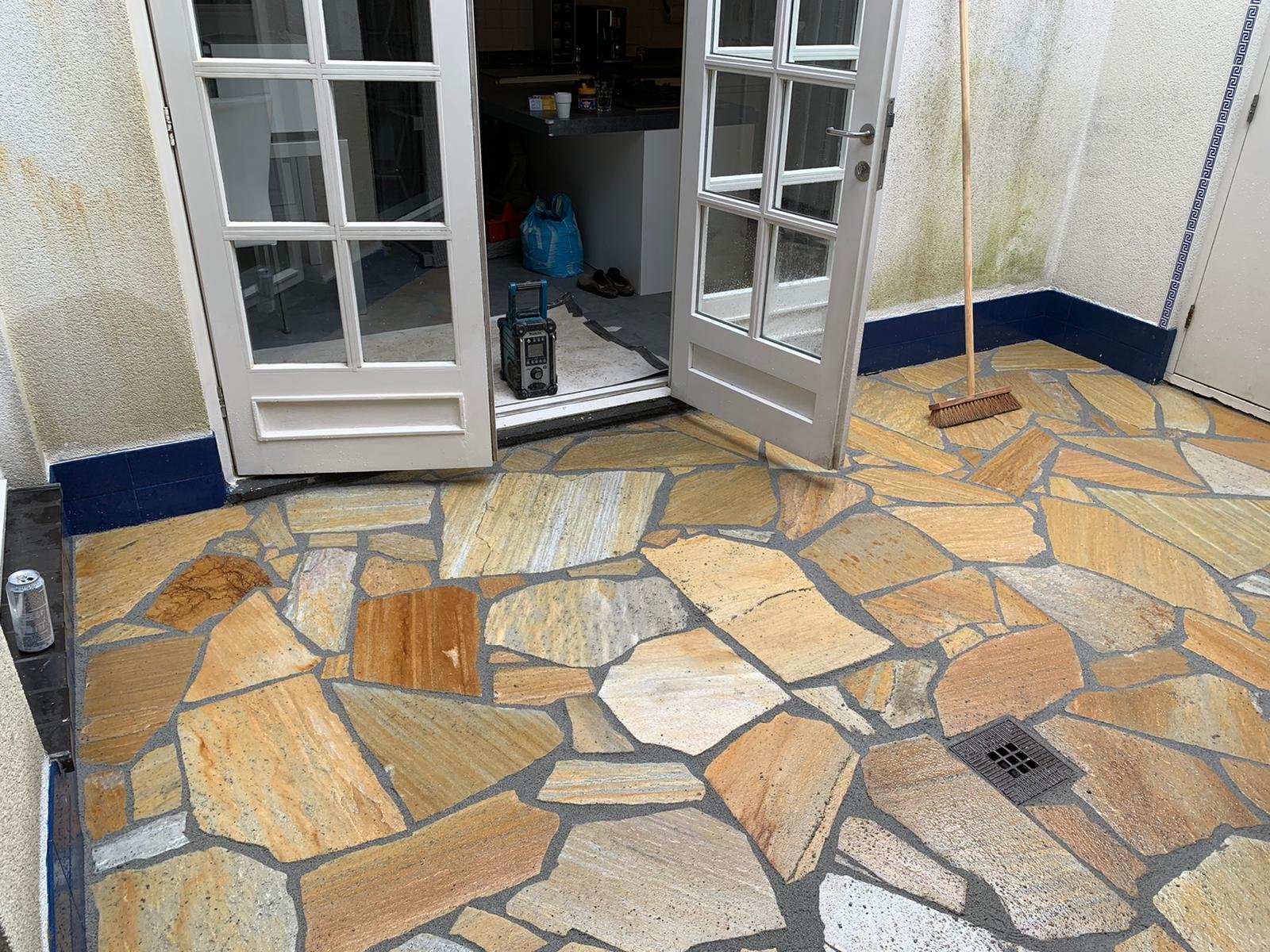 Patio Delft flagstones verwerkt op Romfix Patio Delft flagstones verwerkt op Romfix