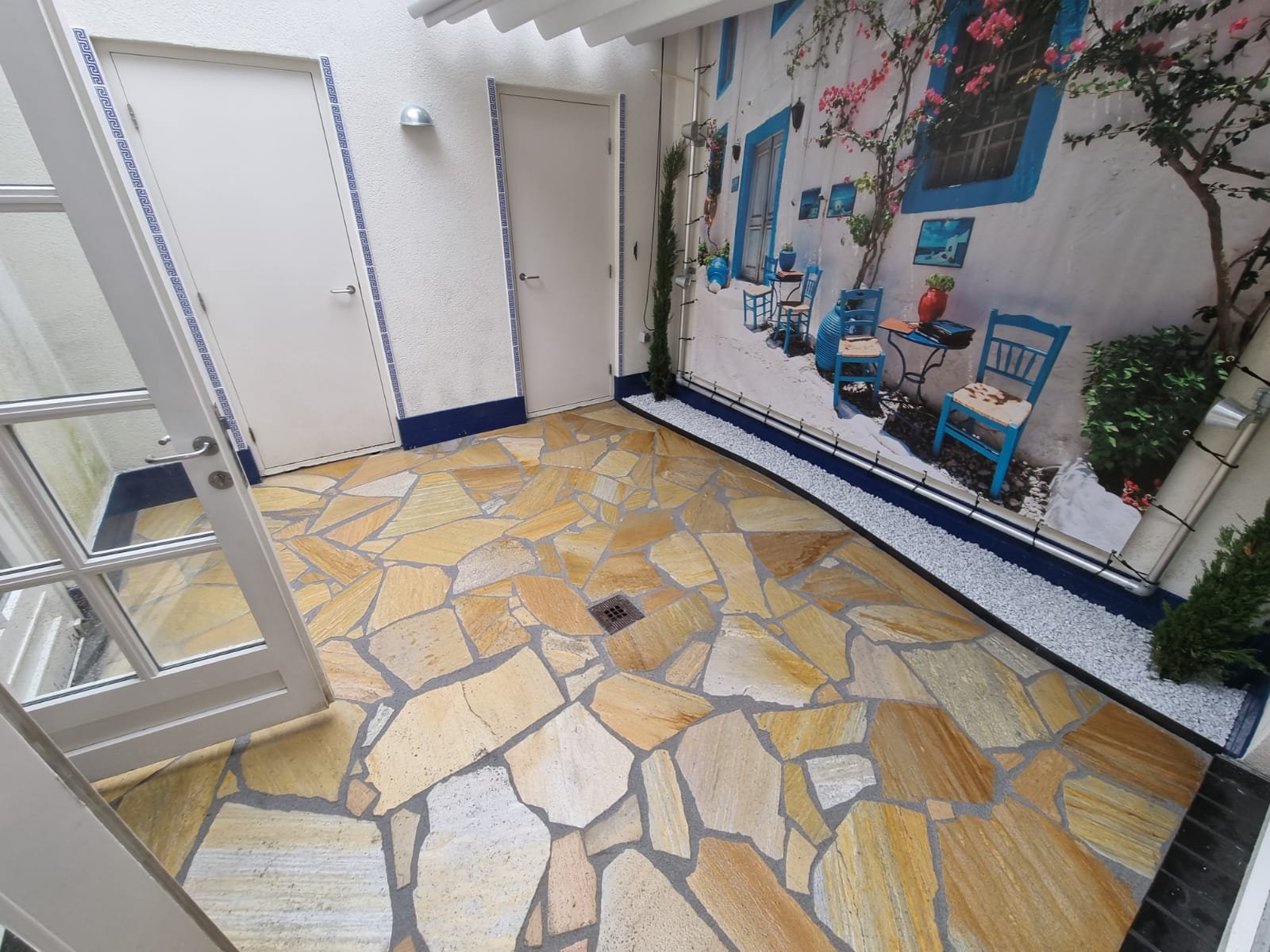 Patio Delft flagstones verwerkt op Romfix Patio Delft flagstones verwerkt op Romfix