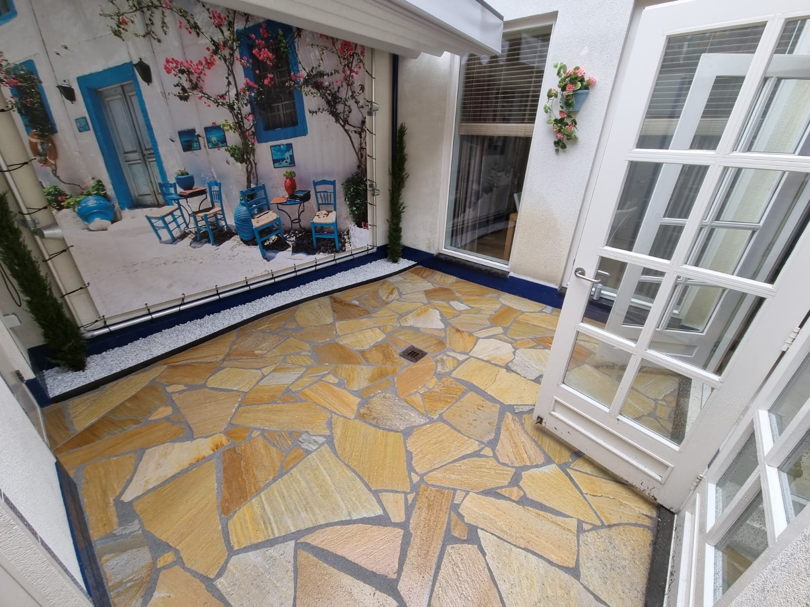 Patio Delft flagstones verwerkt op Romfix Patio Delft flagstones verwerkt op Romfix